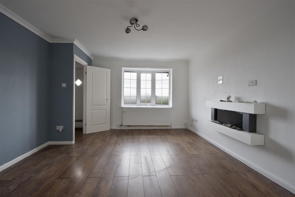 Property photo 3 of 16 Lounge 2.Jpg