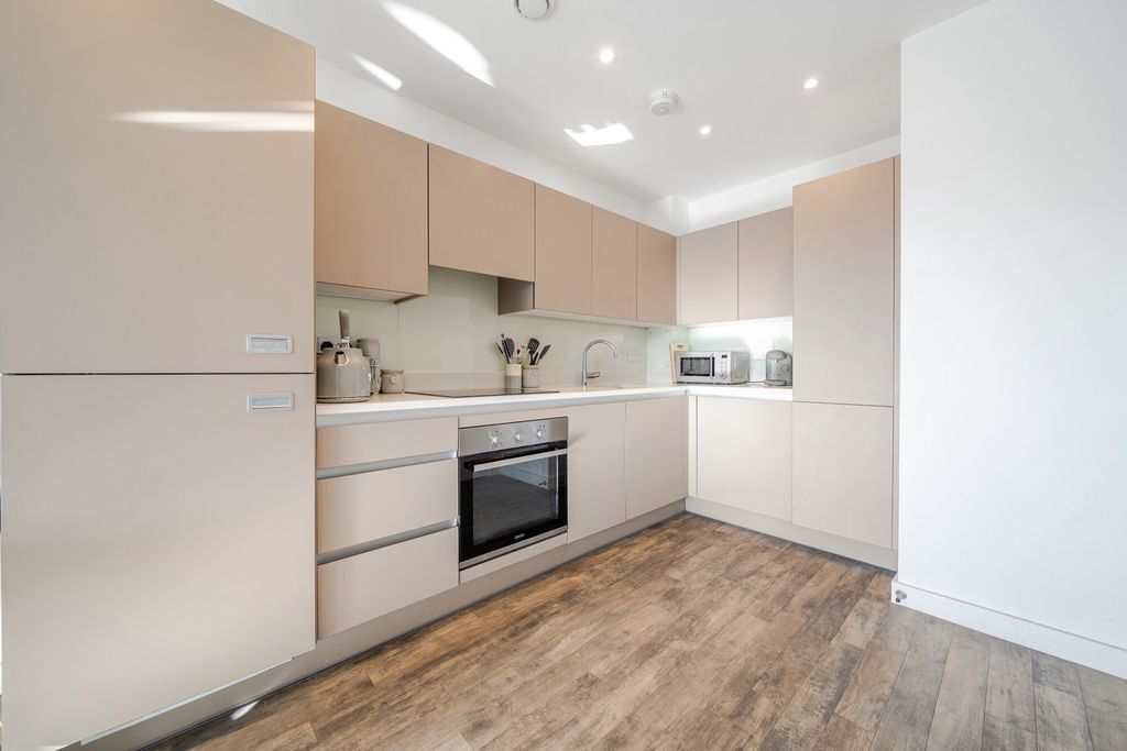 Property photo 2 of 17 Kitchen