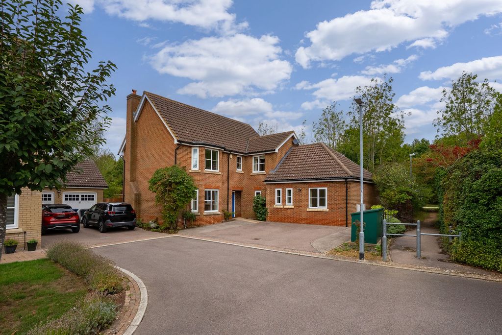 Property photo 2 of 27