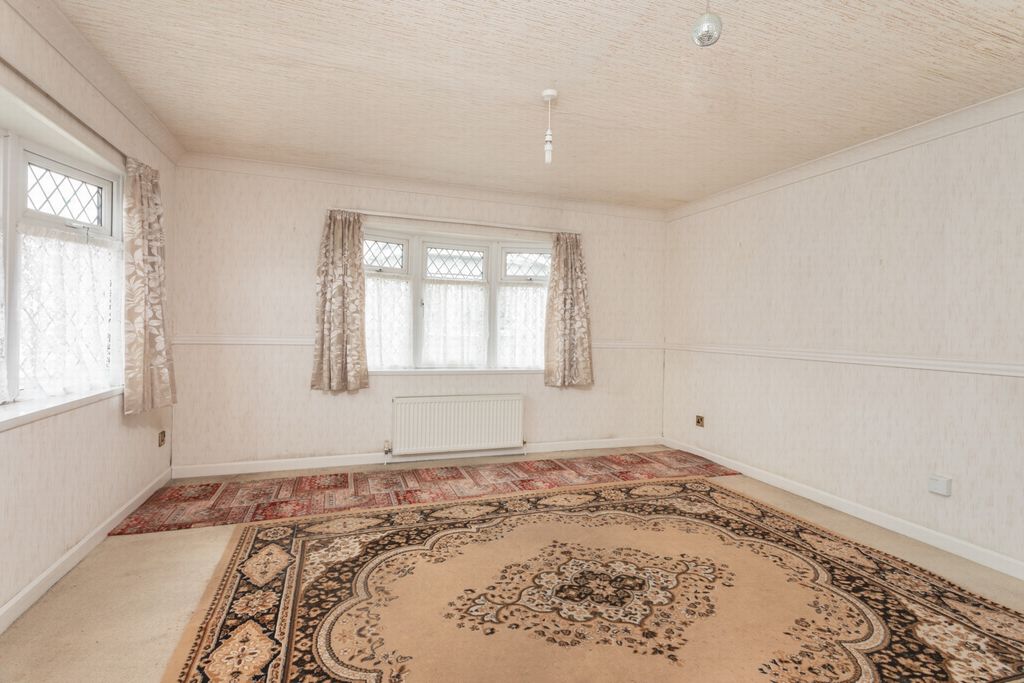 Property photo 3 of 11 Sitting Room