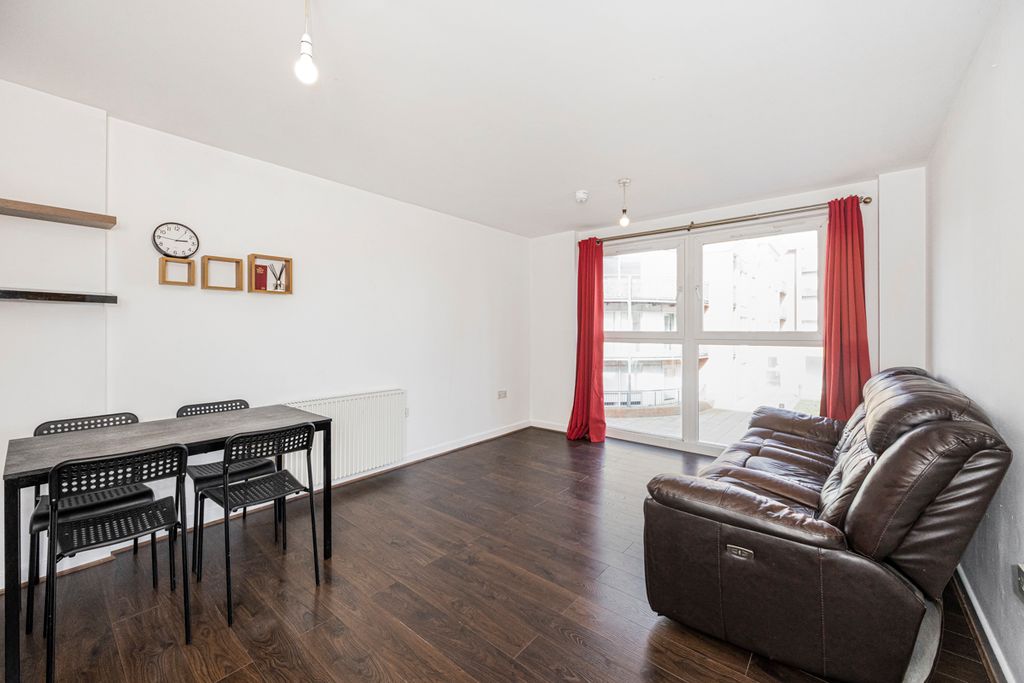 Property photo 2 of 15 Memorial Heights, Monarch Way -009