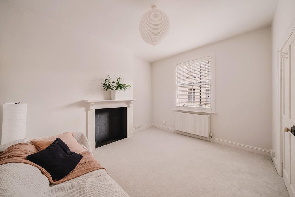 Property photo 2 of 18 Sitting Room.Jpg