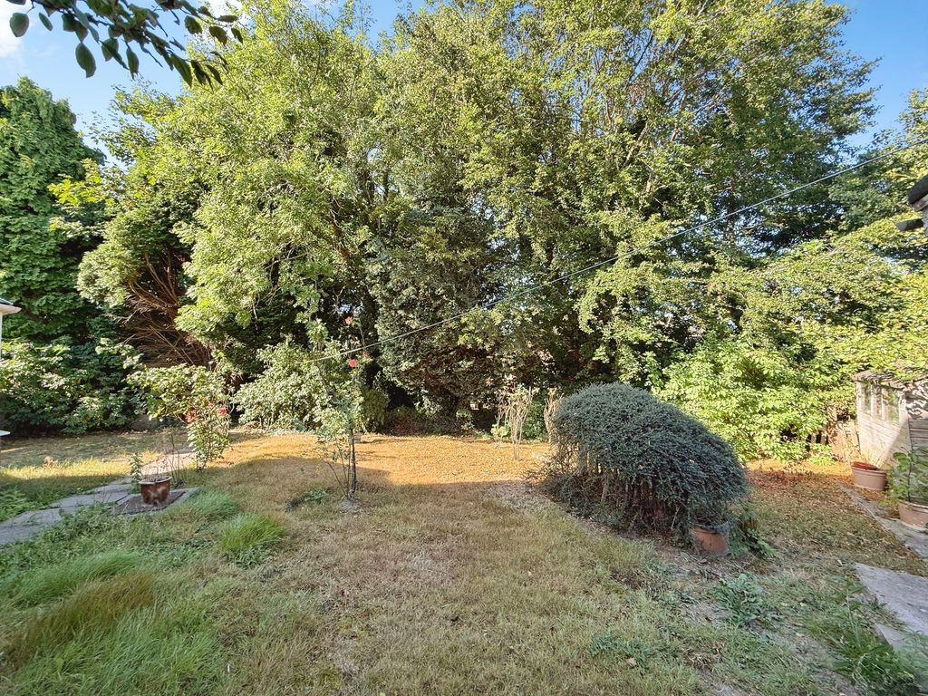 Property photo 3 of 13 Garden