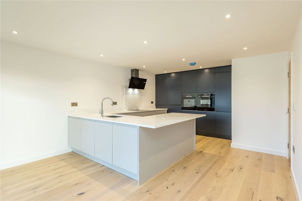 Property photo 2 of 30 Picture No. 35