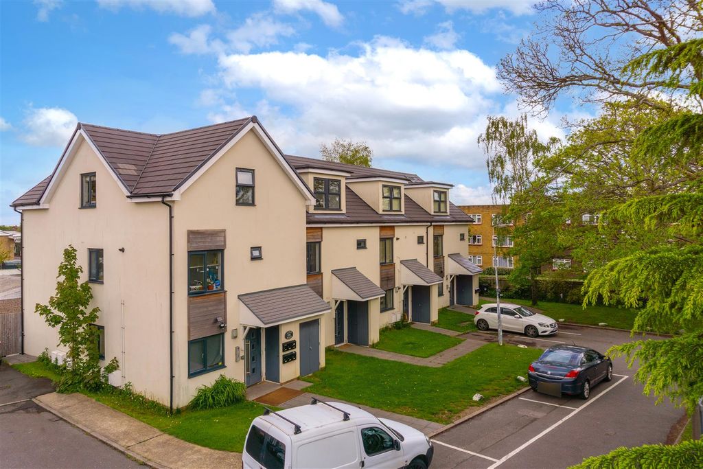 Property photo 1 of 11 Applewood_House_Externals-4.Jpg