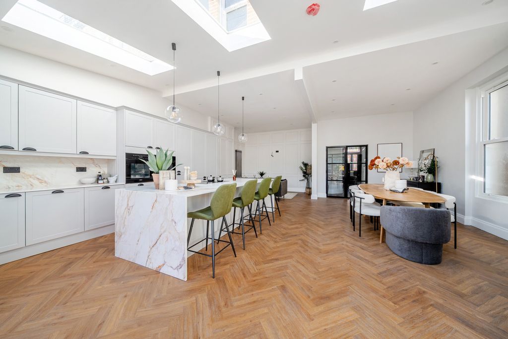 Property photo 2 of 39 Kitchen