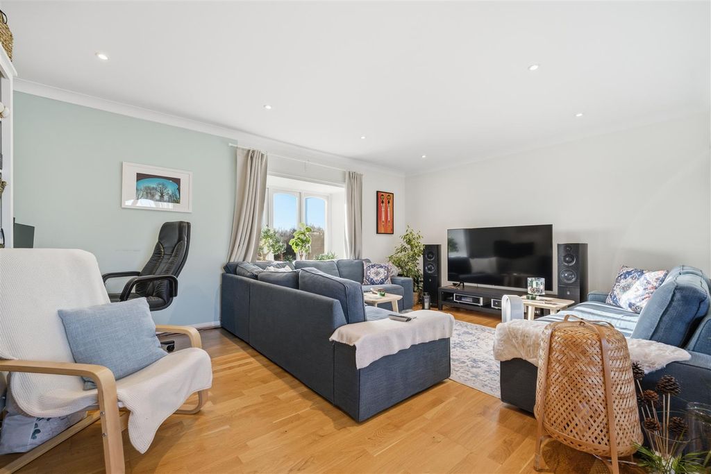 Property photo 3 of 14 19 Kipling Recp.Jpg