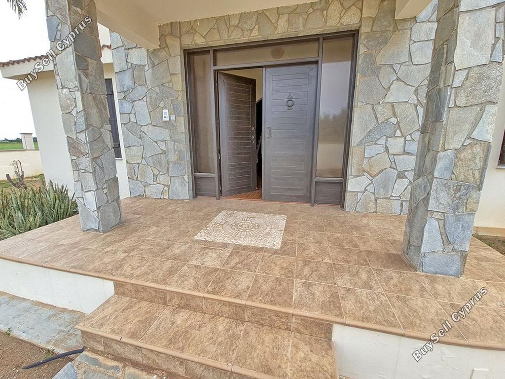 Property photo 3 of 35