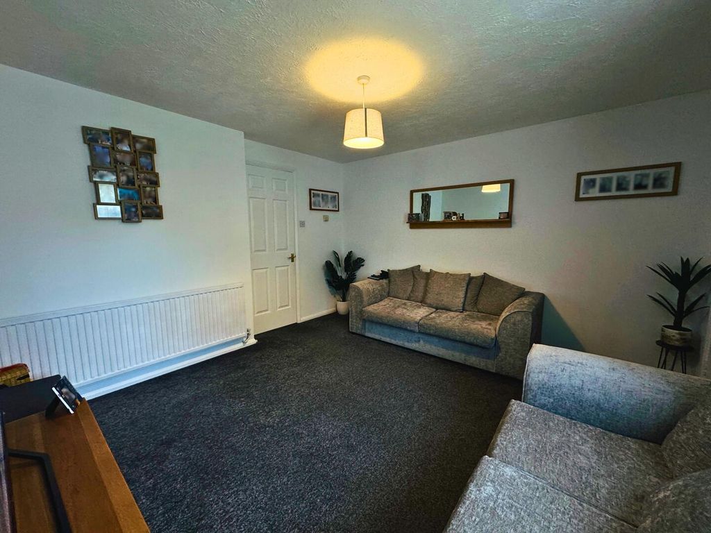 Property photo 3 of 10 Living Room