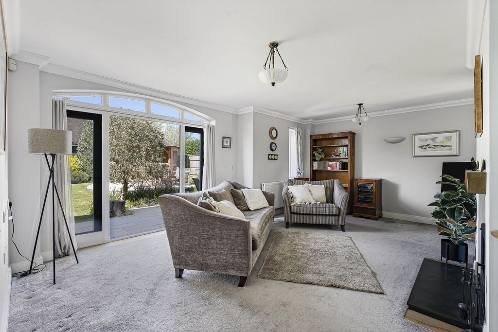 Property photo 3 of 27