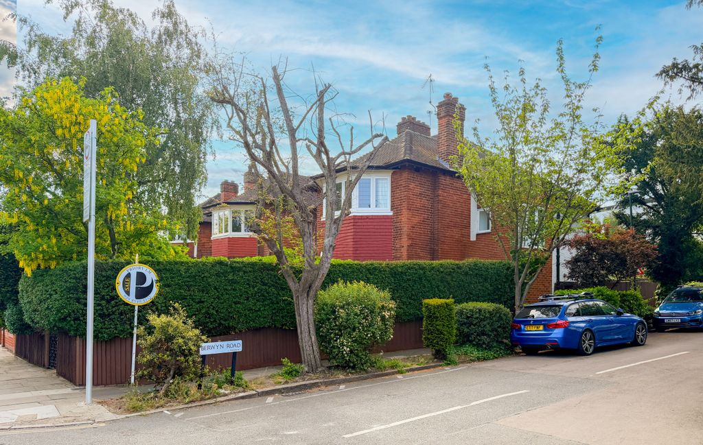 Property photo 2 of 16