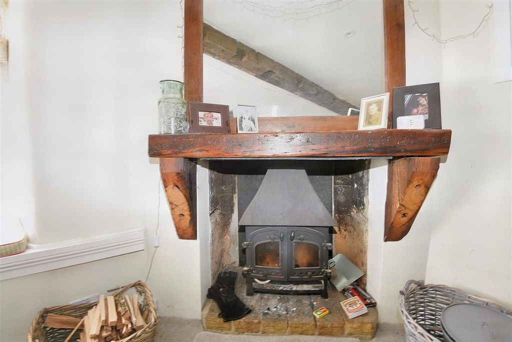 Property photo 3 of 10 Fireplace