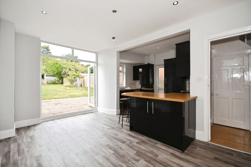 Property photo 2 of 17 Photo