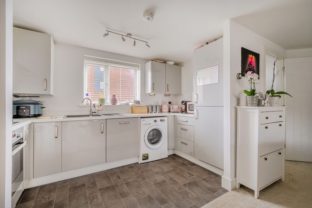 Property photo 3 of 21 Kitchen