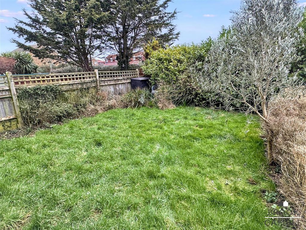 Property photo 2 of 11 01323 438506