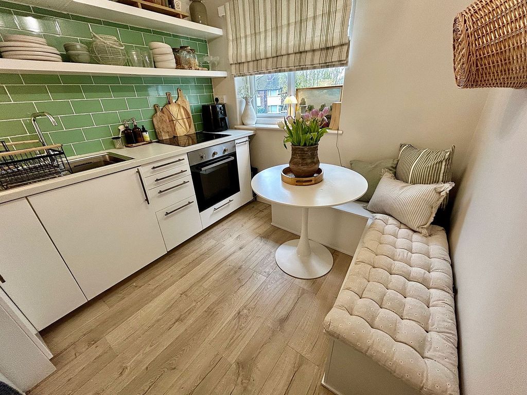 Property photo 2 of 16 Kitchen