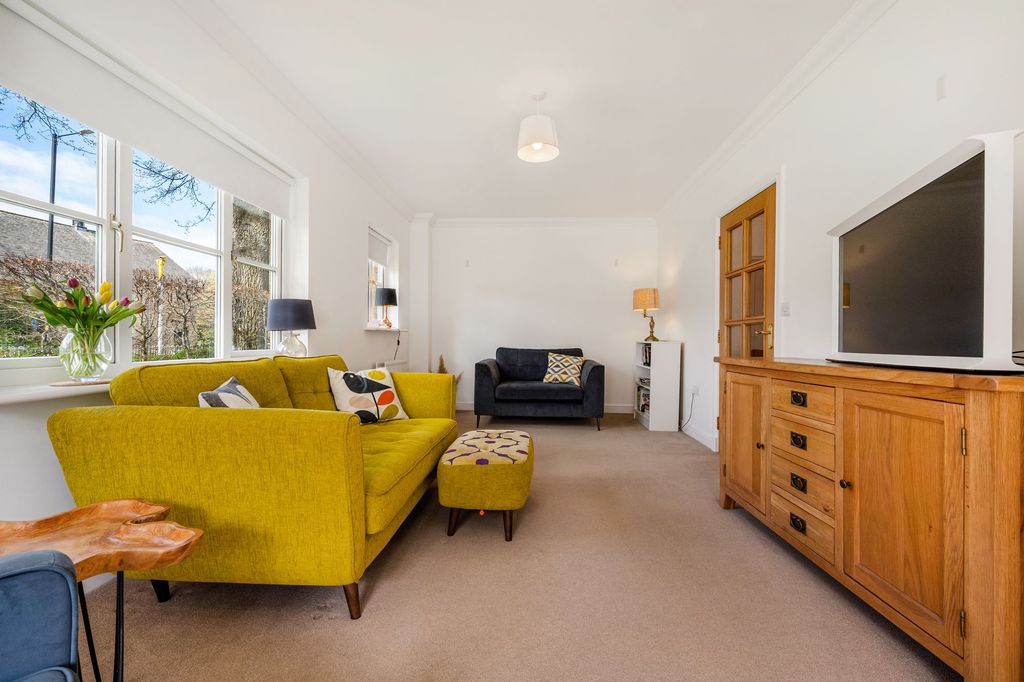 Property photo 3 of 29 Lounge