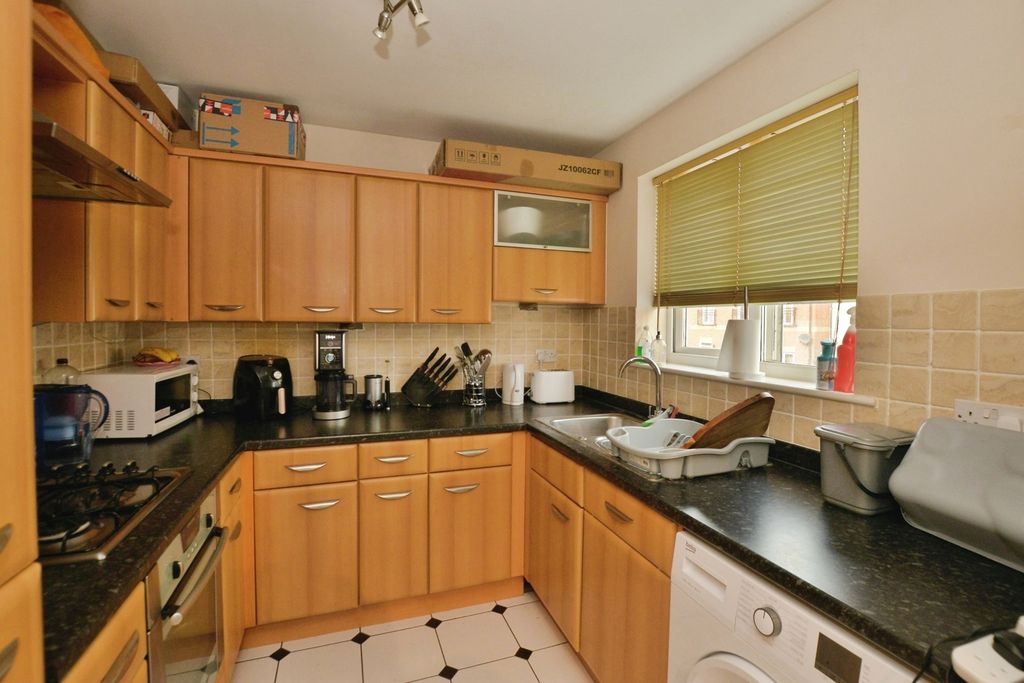 Property photo 1 of 7 Kitchen