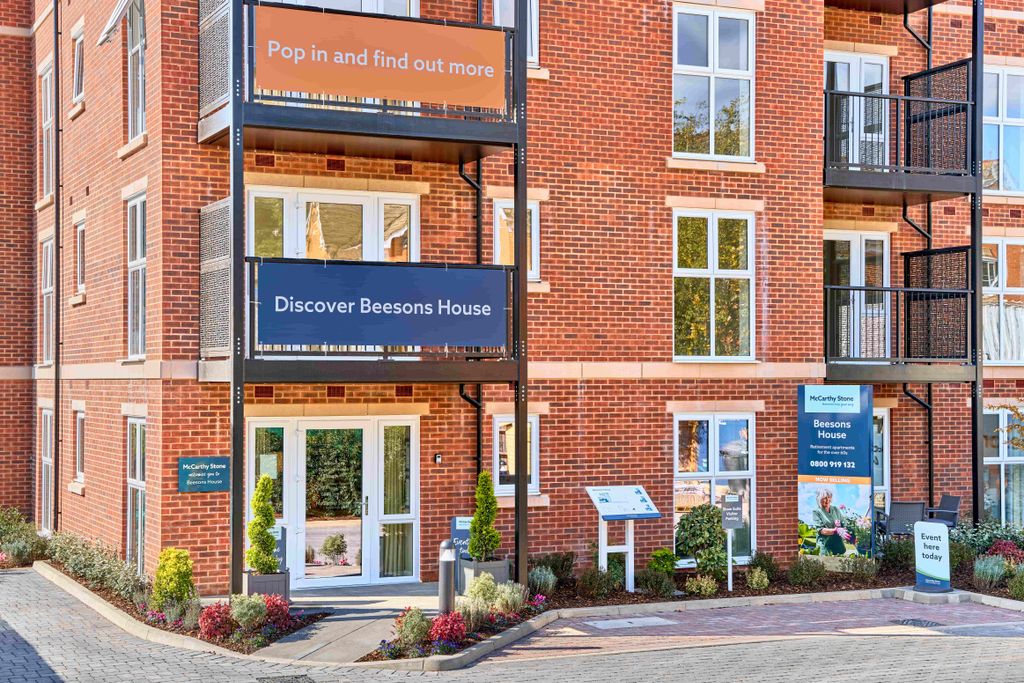 Property photo 3 of 11 Front Exterior