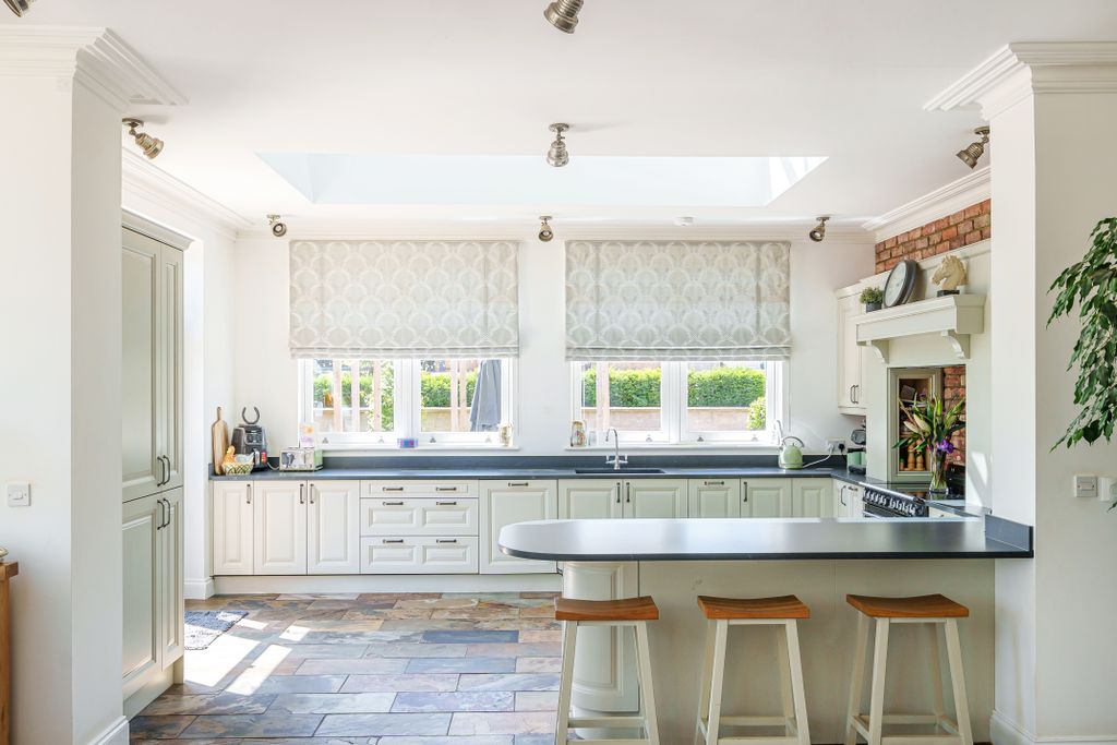 Property photo 3 of 12 Kitchen/Diner