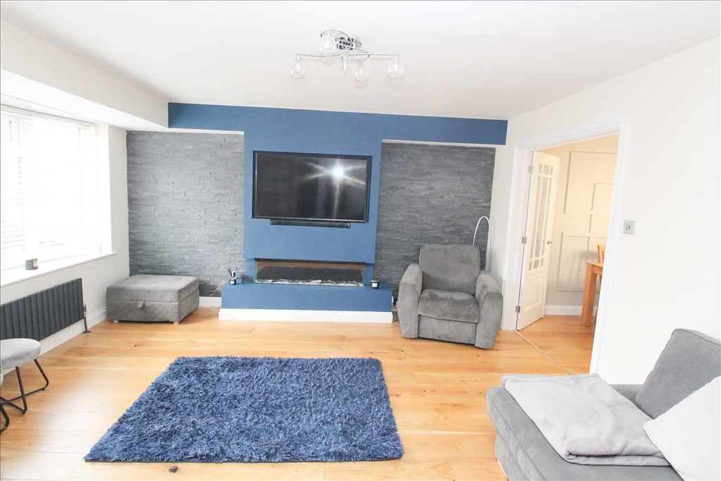 Property photo 2 of 25 Feature Photo