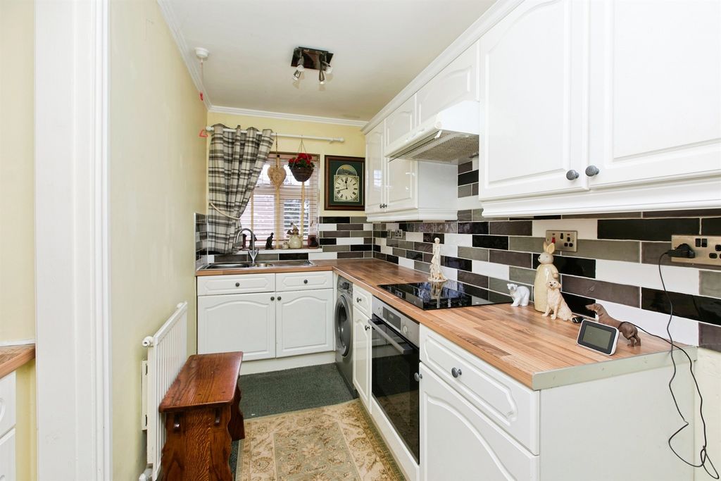 Property photo 2 of 11