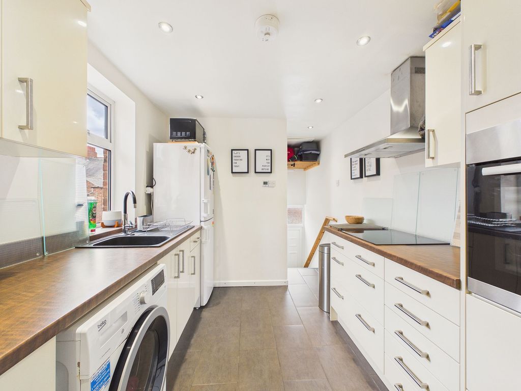 Property photo 2 of 10 Kitchen