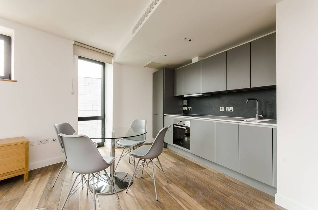 Property photo 3 of 23