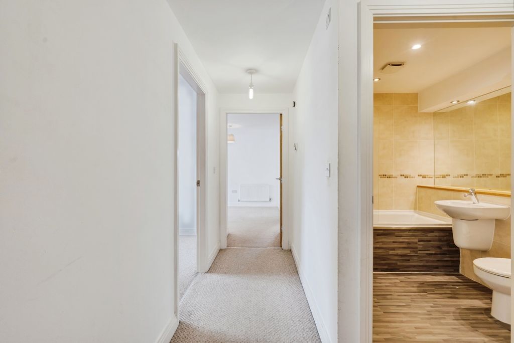 Property photo 2 of 20 Pbox-Img.Jpg