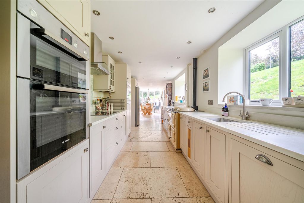 Property photo 2 of 19 Kitchen