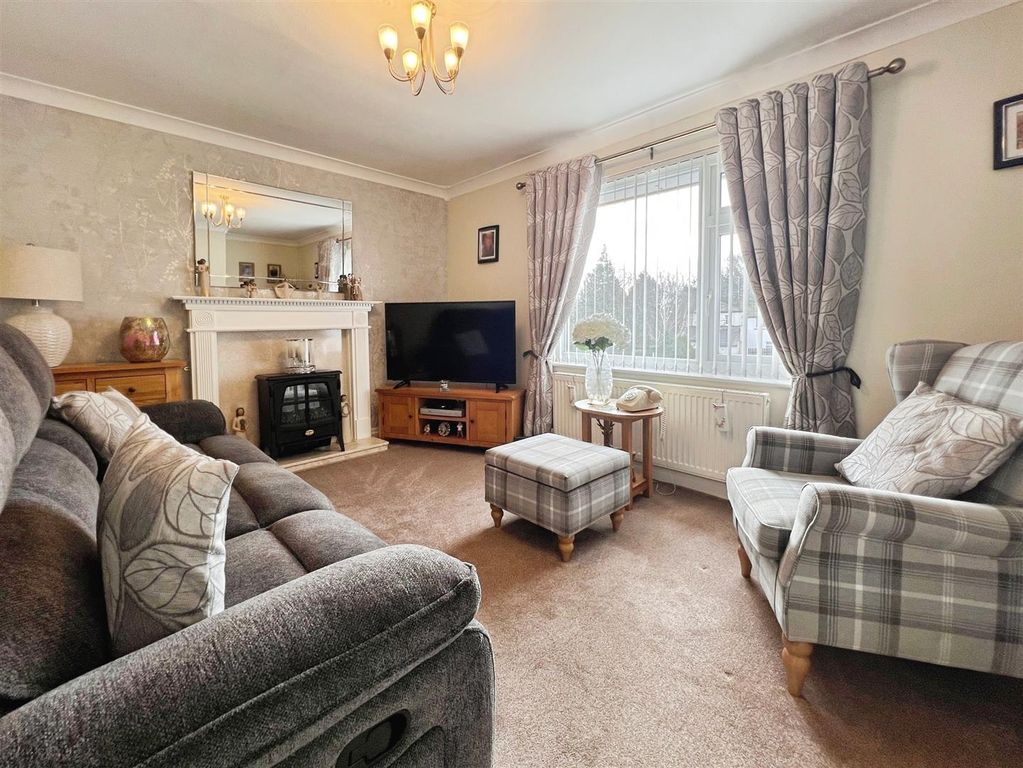 Property photo 2 of 12 Lounge