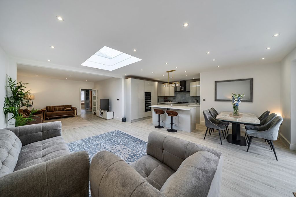 Property photo 1 of 22 1418168-7-699Ed11...