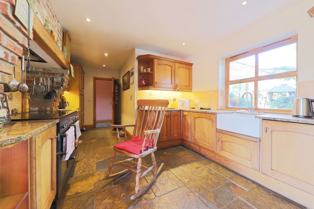 Property photo 2 of 29 4333345
