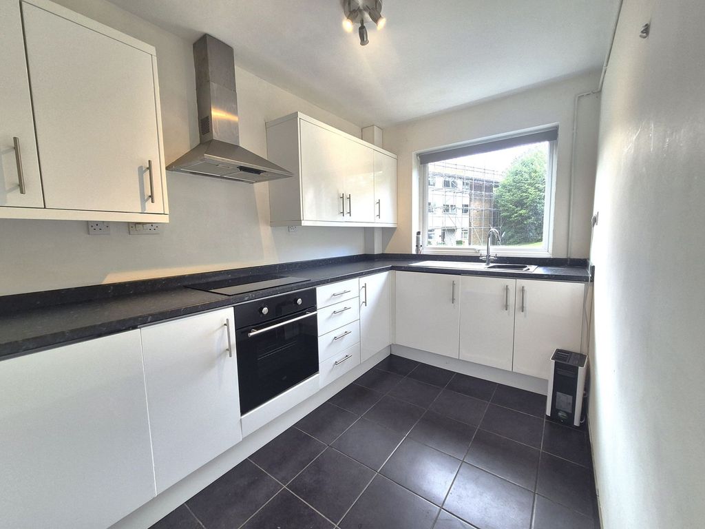 Property photo 2 of 6 Kitchen