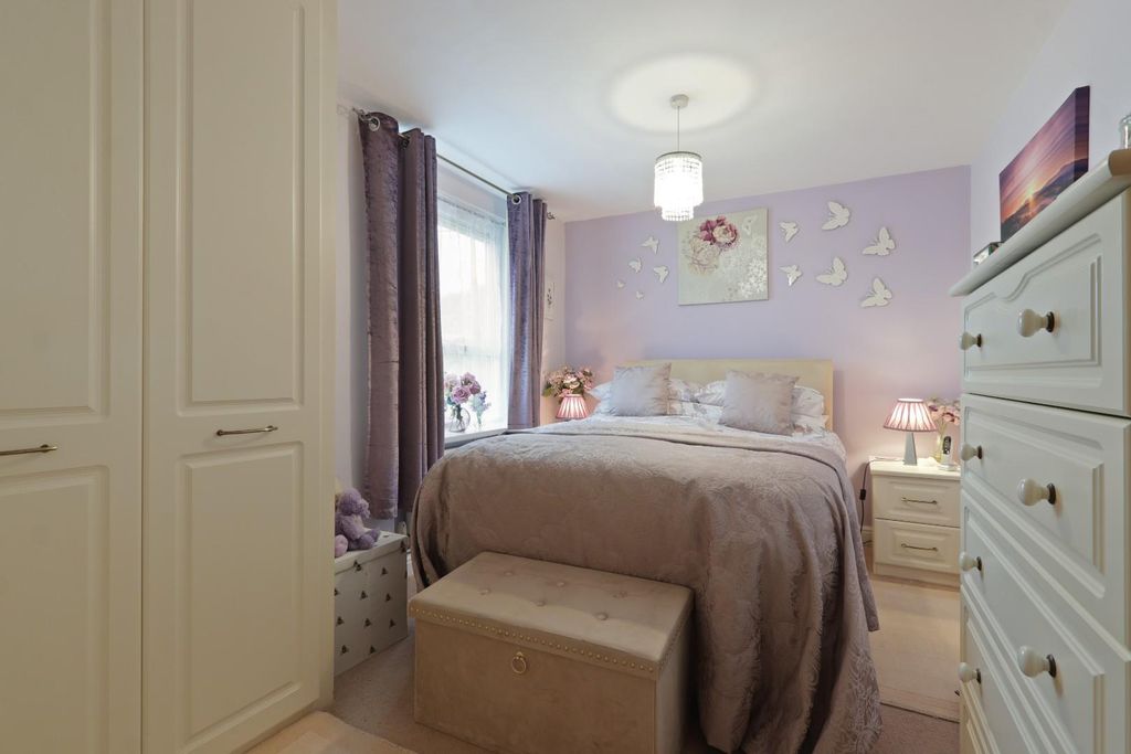 Property photo 1 of 33 Bedroom 1