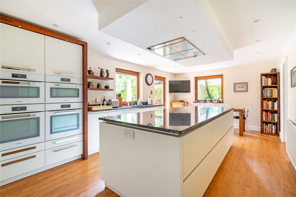 Property photo 3 of 25 Kitchen