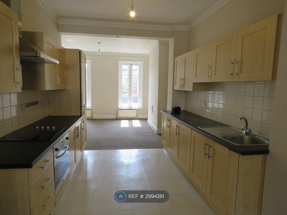 Property photo 3 of 8 Fitted Kitchen