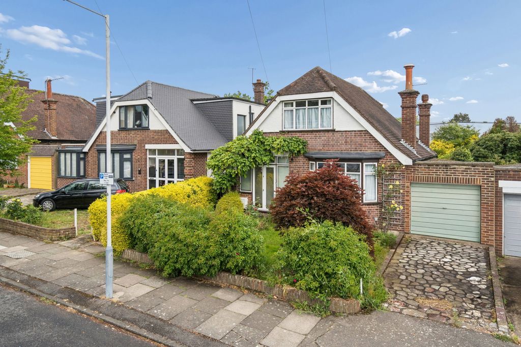 Property photo 1 of 11