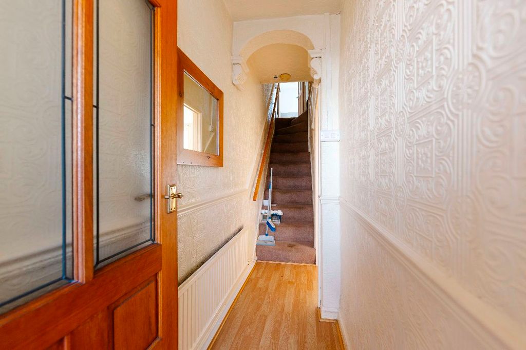 Property photo 3 of 28