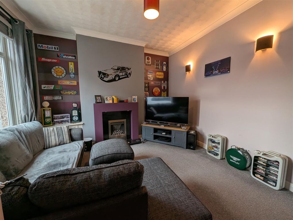 Property photo 2 of 8 Lounge