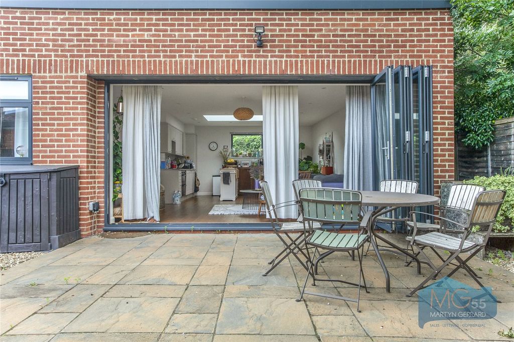 Property photo 2 of 11 Picture No. 30