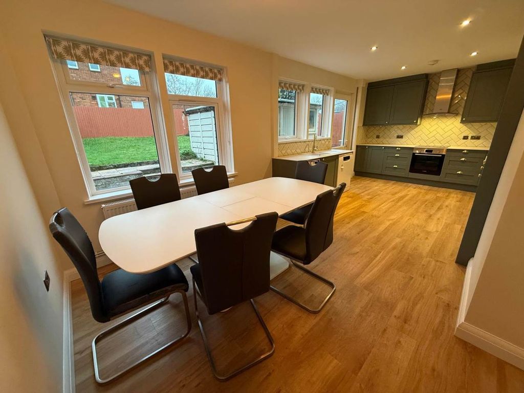 Property photo 3 of 16 Kitchen