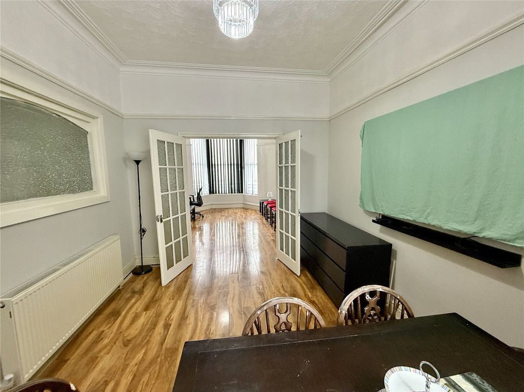 Property photo 3 of 21 Picture No. 06