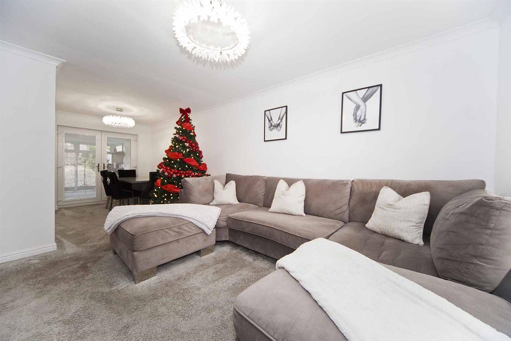 Property photo 3 of 31