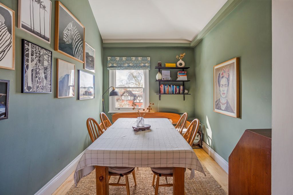 Property photo 3 of 10 Diningroom.Jpg