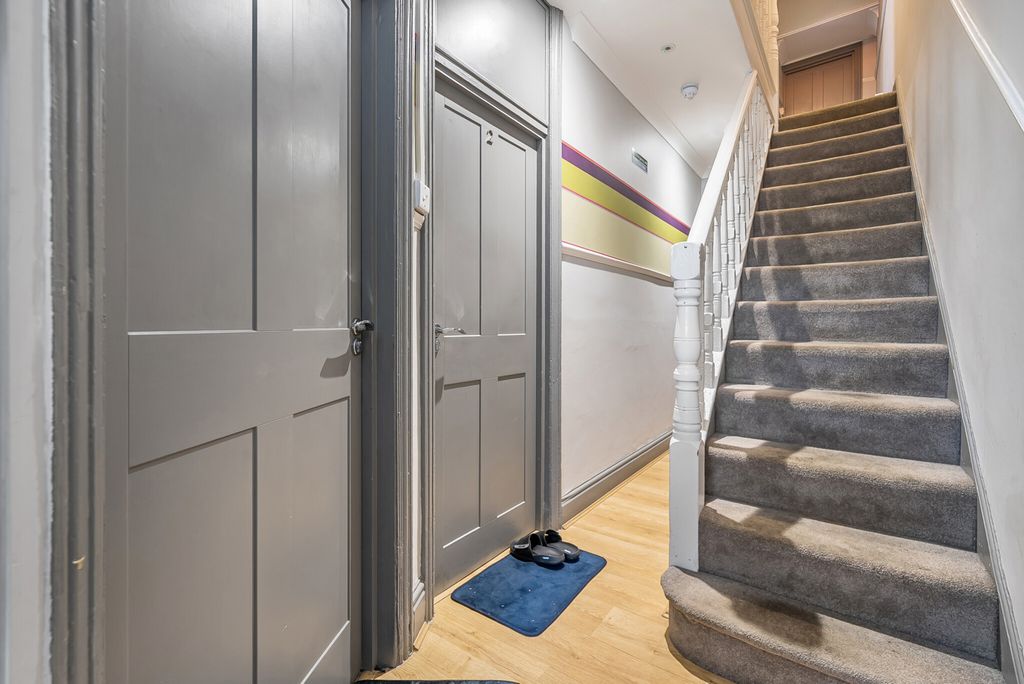 Property photo 3 of 19 1341933-20-68B1Aa...