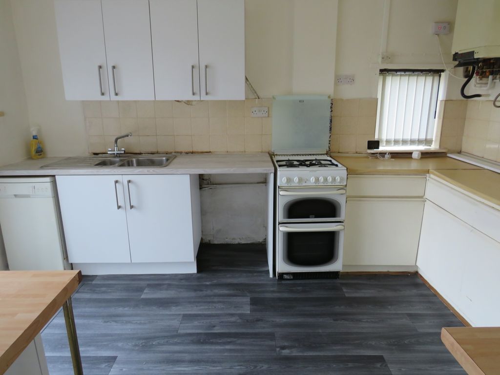 Property photo 2 of 9 Kitchen