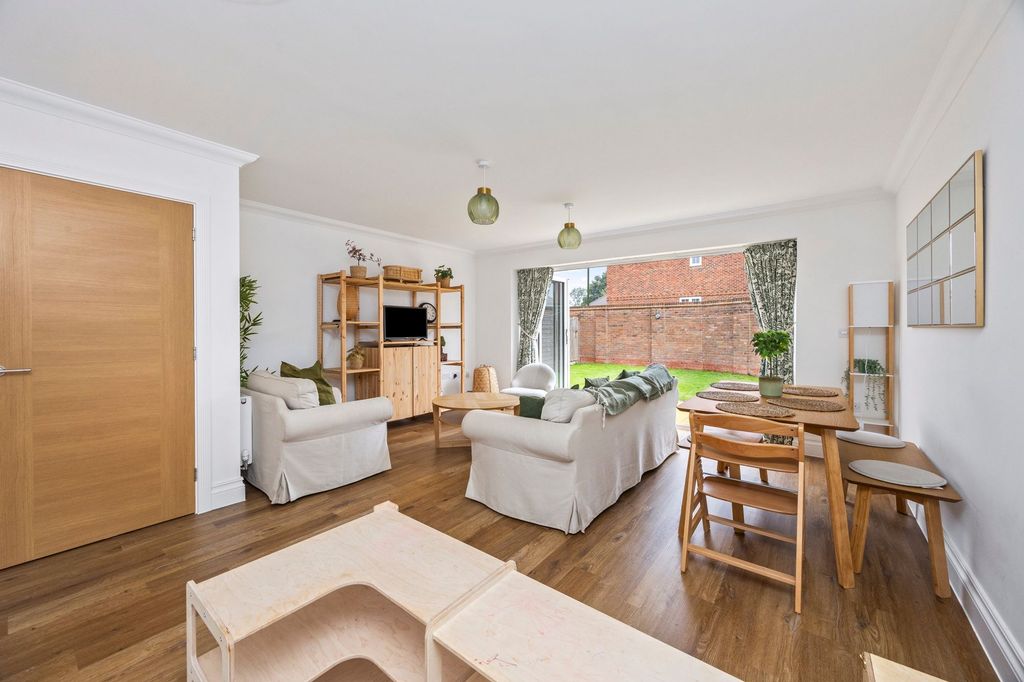 Property photo 2 of 16 Reception Room