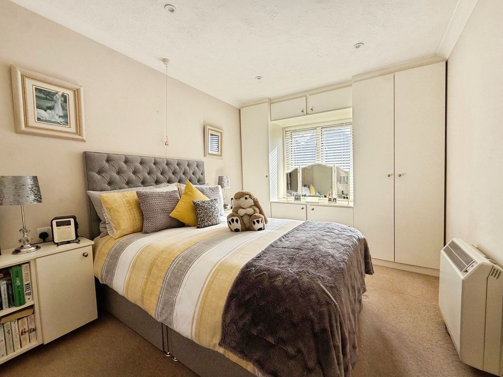 Property photo 2 of 10 Bedroom