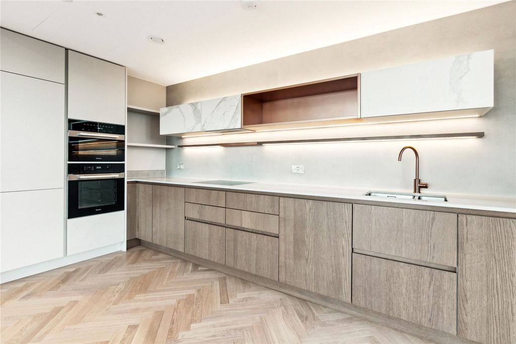 Property photo 2 of 17 Kitchen/Reception